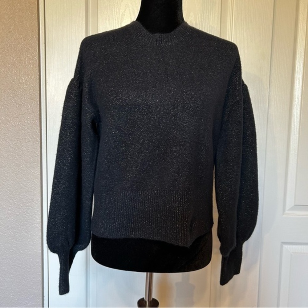 NWT 1901 Black with Gold Threads Crop Sweater‎ Size Large